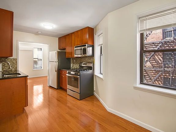 5th image of 404 E 73rd St APT 11