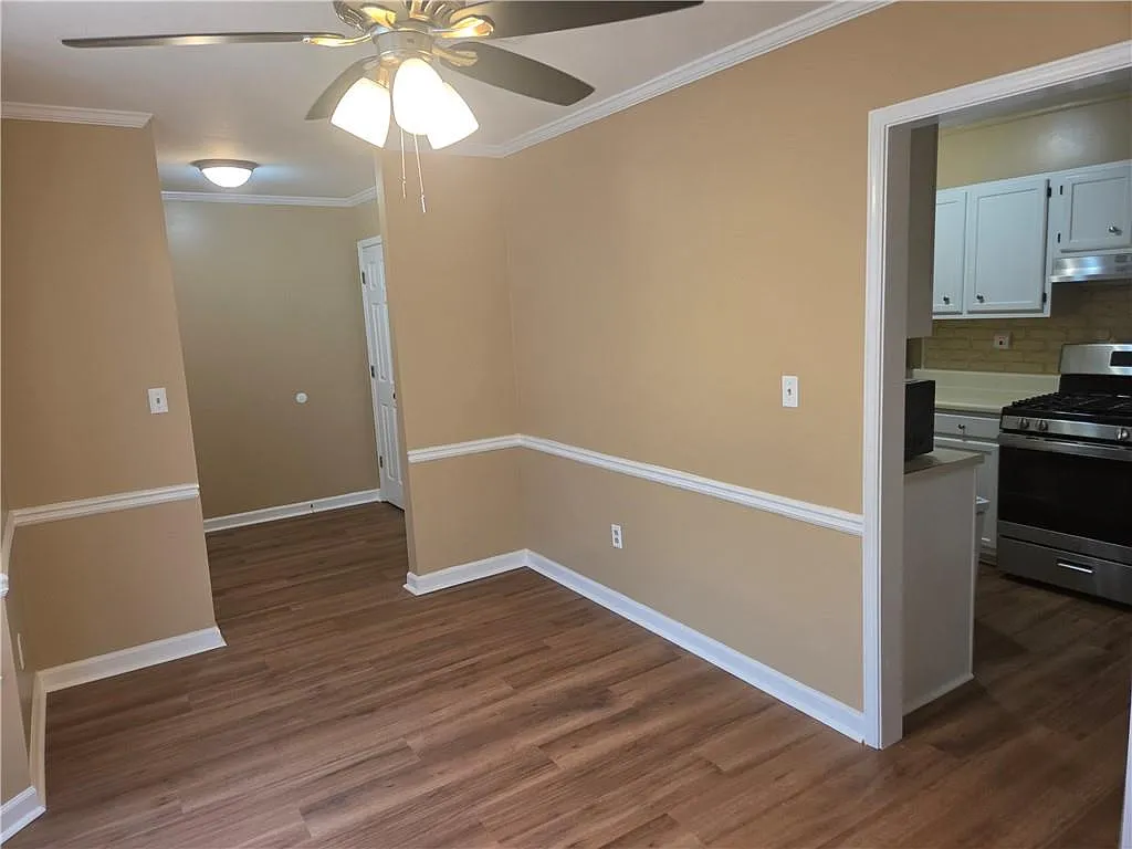 3 bed, 2.5 bath, 1426 sqft, $1,875 — Photo 3