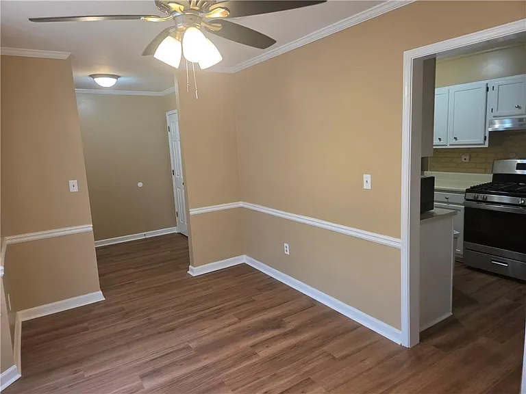 5595 Wells Cir — Photo 3