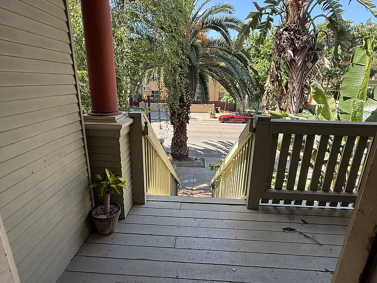 2209 I St — Photo 2