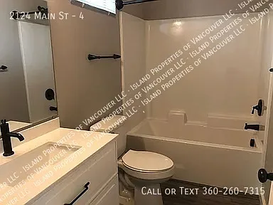 2124 Main St #4 — Photo 2