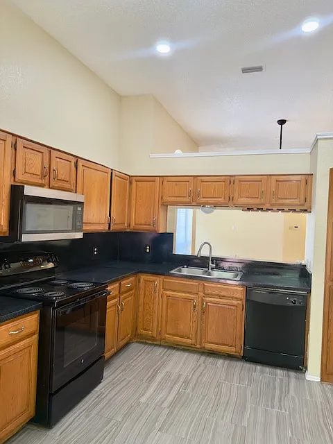 3 bed, 1516 sqft, $2,200 — Photo 3