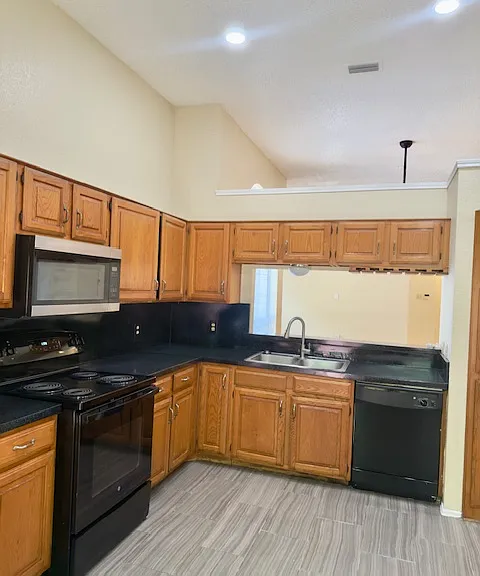624 Beatty Dr — Photo 3