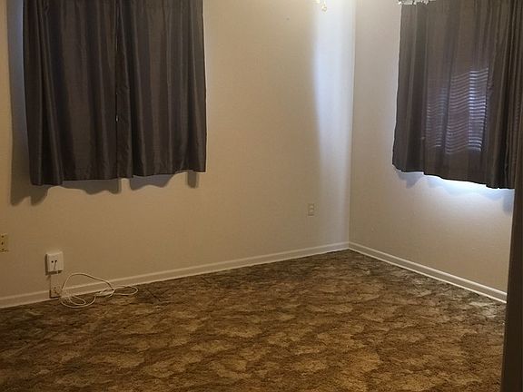 3rd image of 1509 Douglas Dr