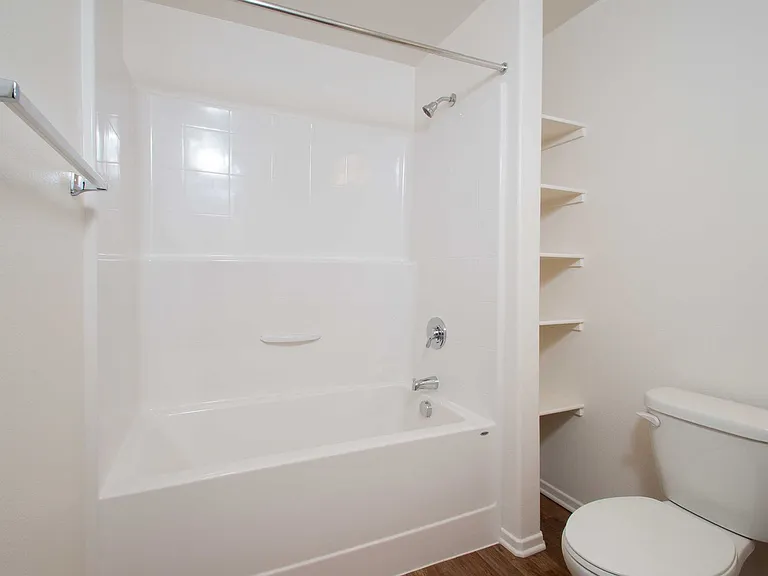 Avila Apartment Homes — Photo 60