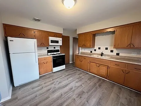 W184N8987 Maryhill Dr — Photo 5