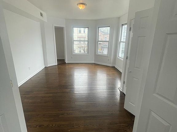 4th image of 81 Columbia Ave