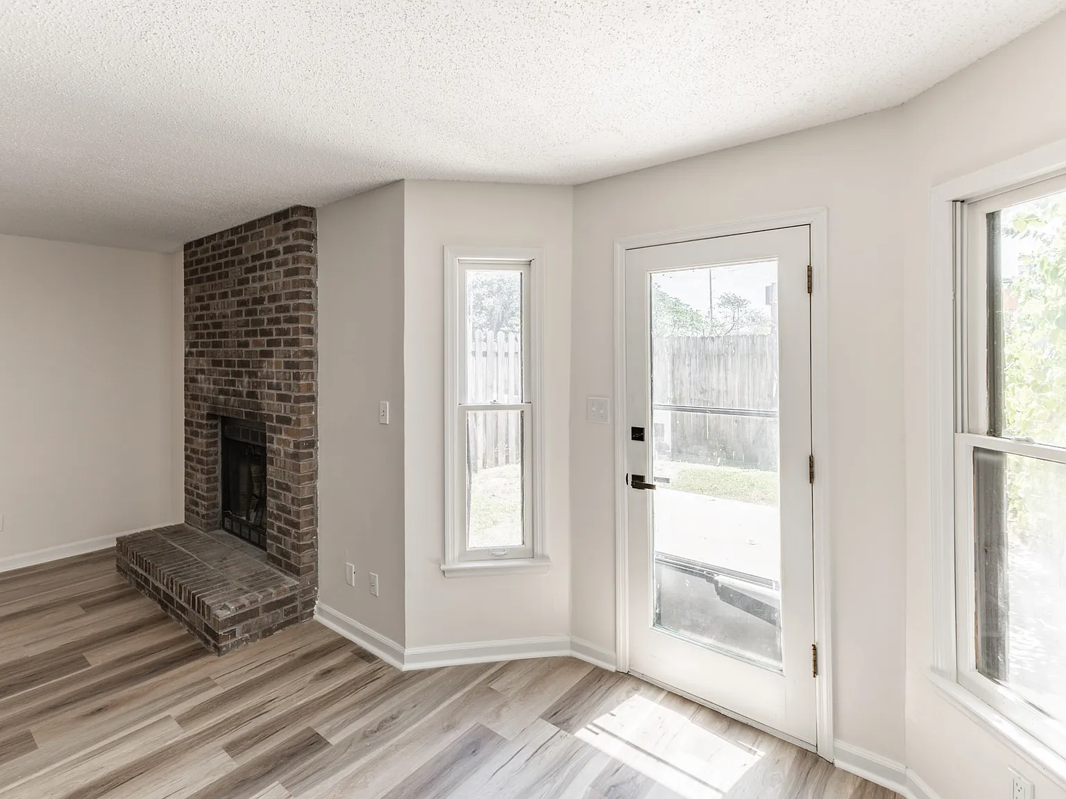 2 bed, 2.5 bath, 1306 sqft, $1,415 — Photo 1