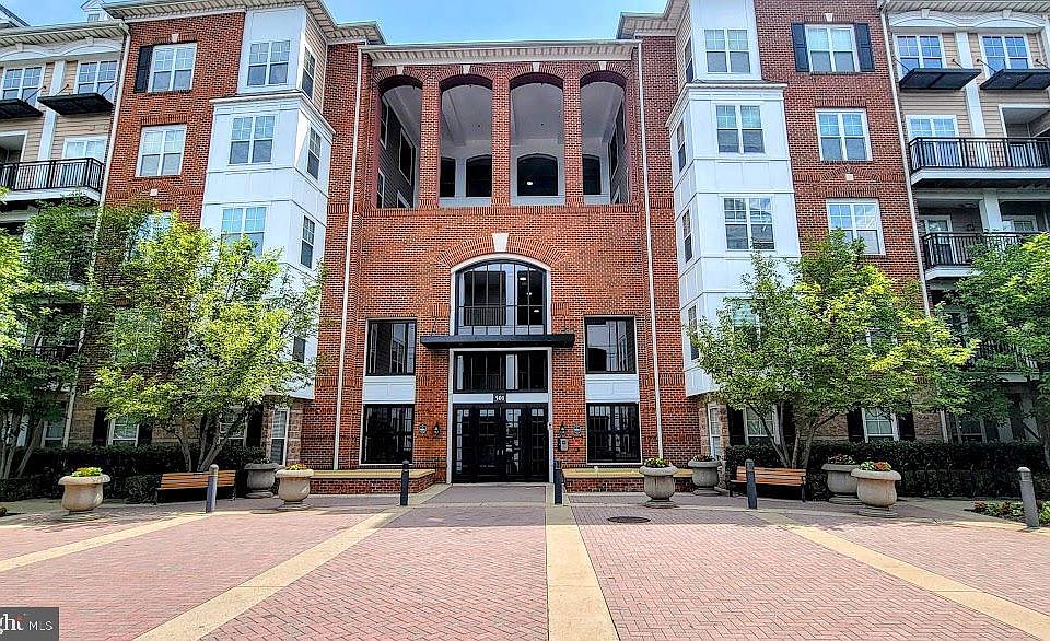 1st image of 501 Hungerford Dr APT 207