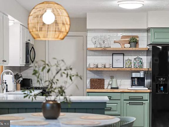 3rd image of 162 Forrest St