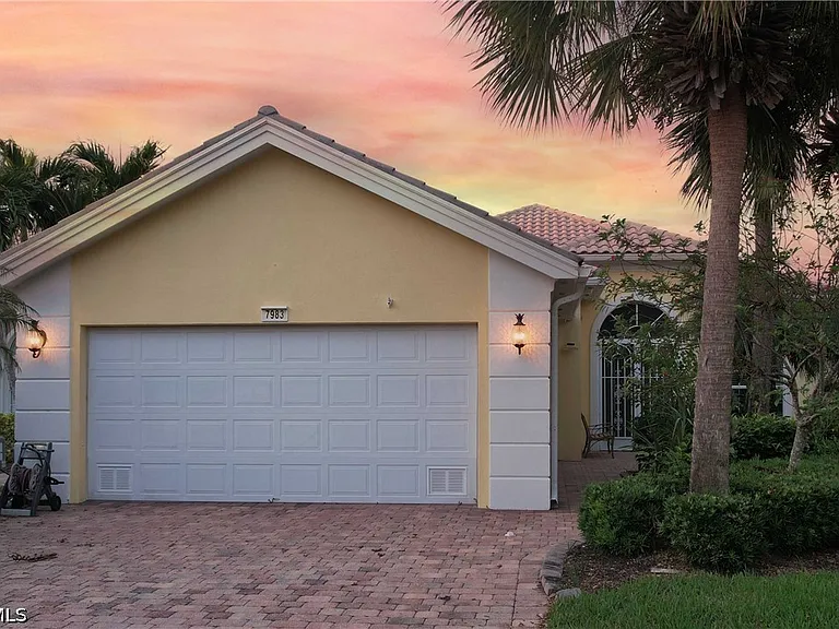 7983 Valentina Ct — Photo 47