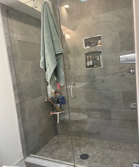Master en-suite bathroom