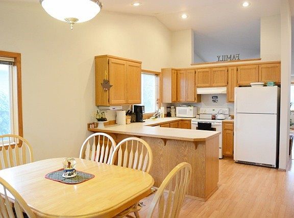 5th image of 7212 262nd St NW