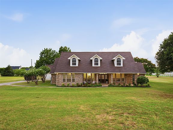 2nd image of 902 Pioneer Cir W