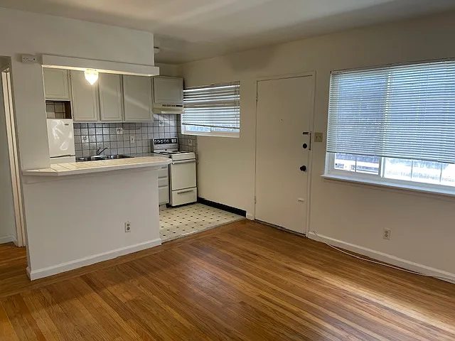 1526 Great Hwy — Photo 1