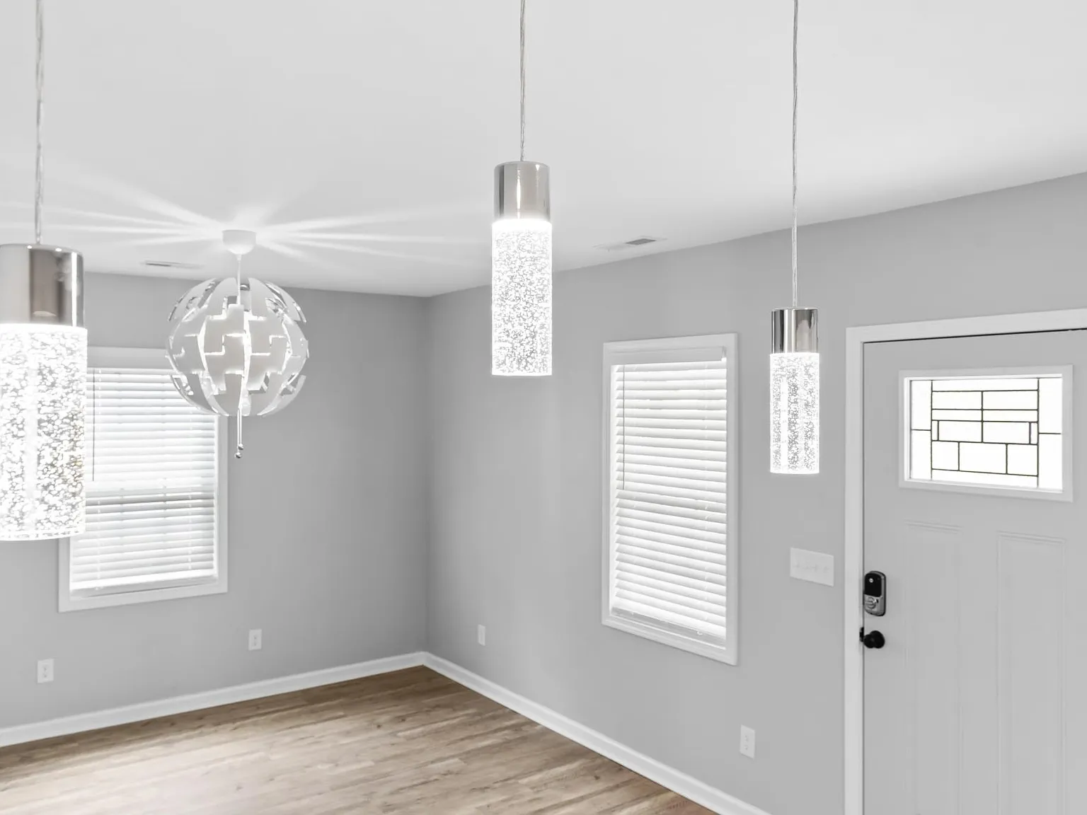 3 bed, 936 sqft, $2,100 — Photo 3