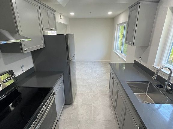3rd image of 1127 Capuchino Ave #6