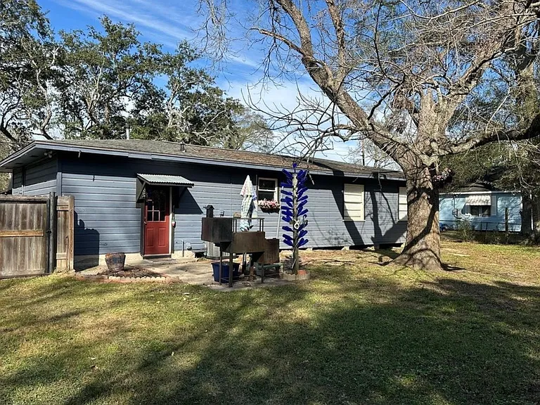 2309 Bradford St — Photo 6