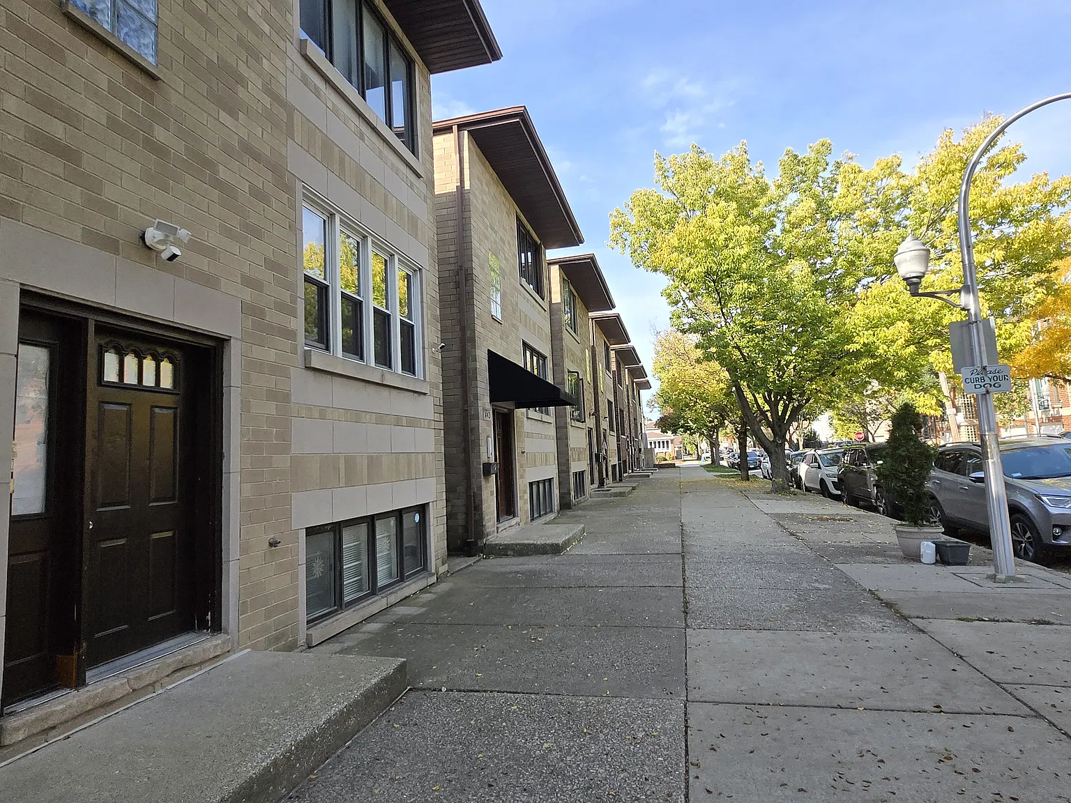 3 bed, 1000 sqft, $1,900 — Photo 2