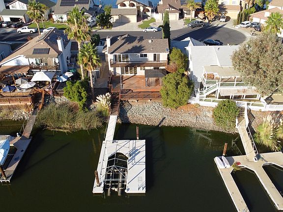 2nd image of 1836 Dolphin Ct