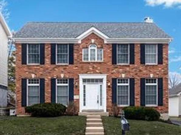 852 Lionsgate Dr, Saint Louis, MO 63130