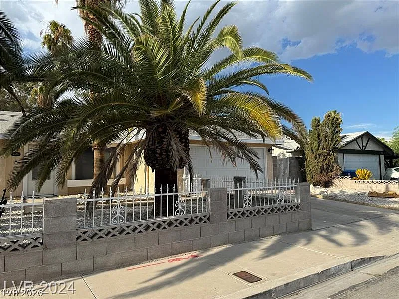 3 bed, 2.0 bath, 1342 sqft, $2,350 — Photo 2