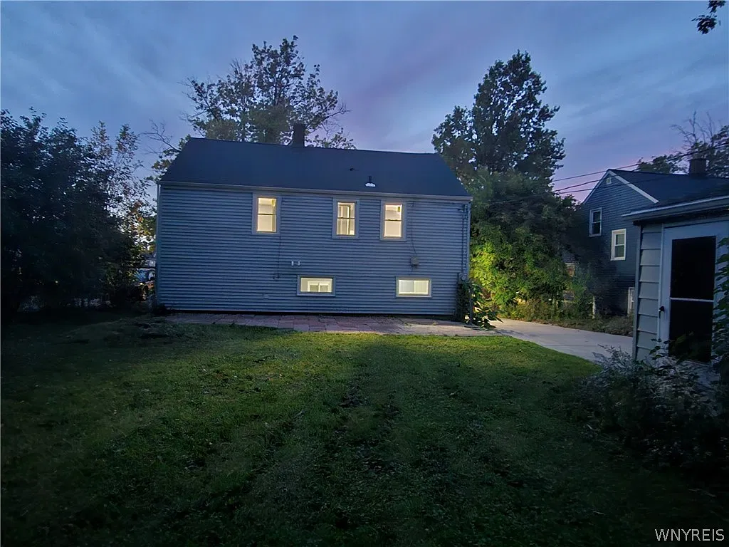 3 bed, 1.0 bath, 1152 sqft, $2,650 — Photo 2