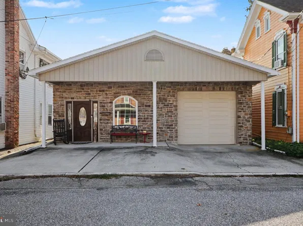 204 3rd St, Boiling Springs, PA 17007