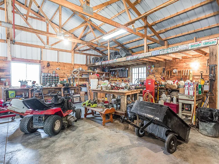 417 Valley Dr — Photo 15