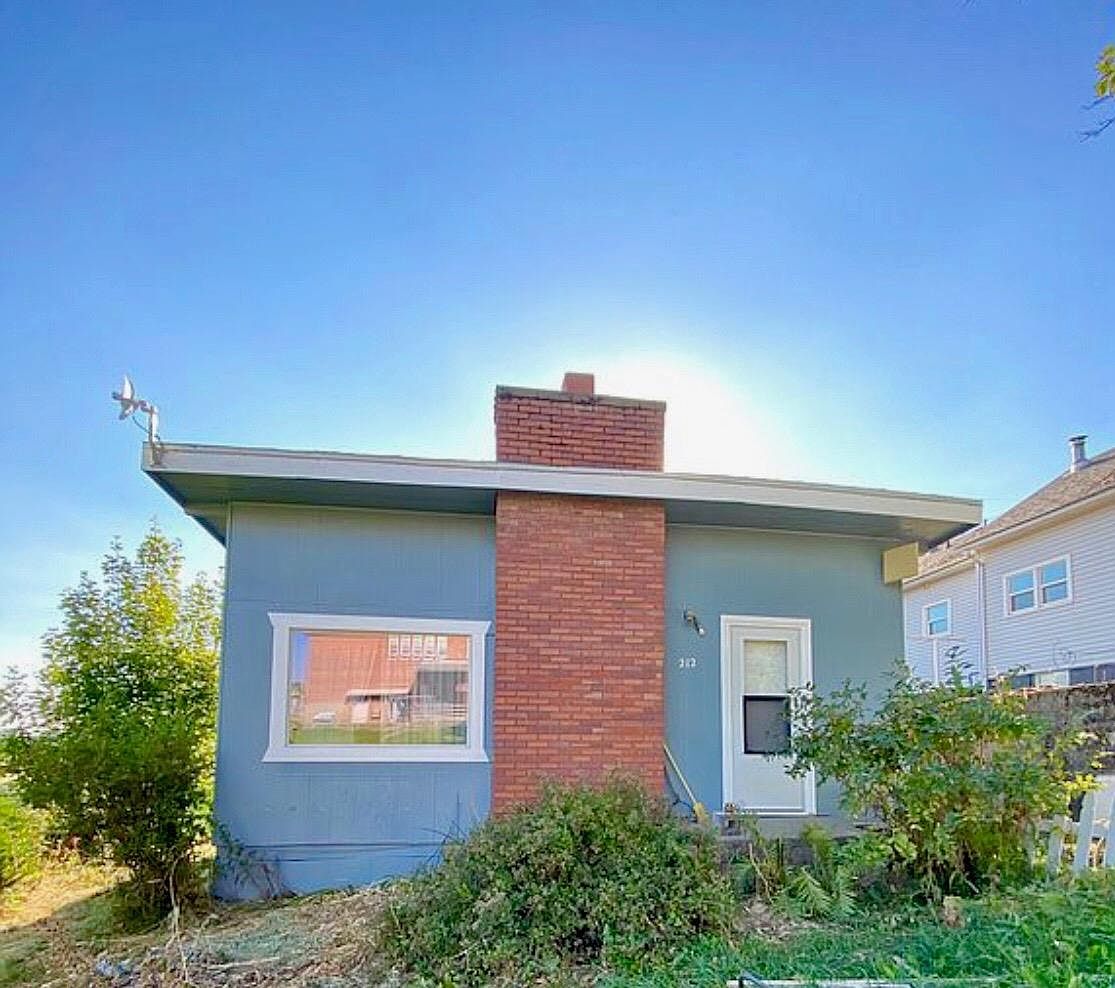 212 N Howard St, Tekoa, WA 99033 Zillow