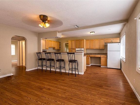 4th image of 804 E Flora St