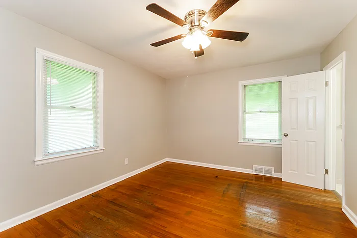 3 bed, 2.0 bath, 1328 sqft, $1,645 — Photo 4