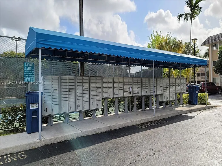 7430 Miami Lakes Dr #E105 — Photo 19