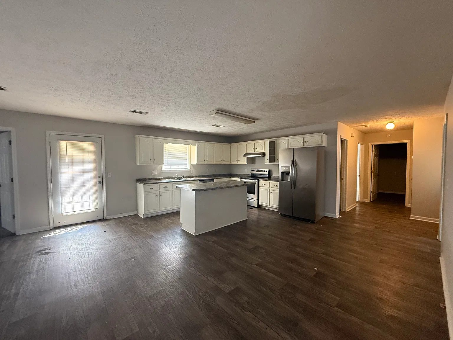 3 bed, 1863 sqft, $1,500 — Photo 4