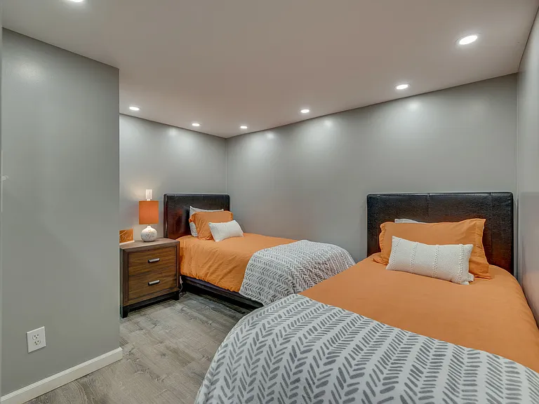 5009 Emerald Dr — Photo 39