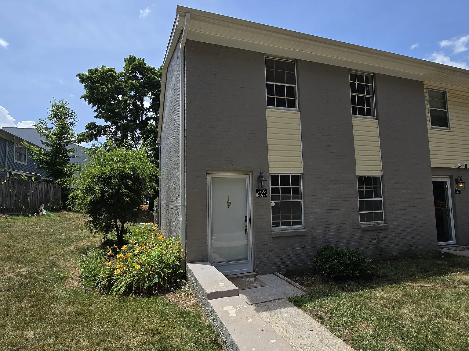 3 bed, 2.5 bath, 1344 sqft, $1,800 — Photo 2