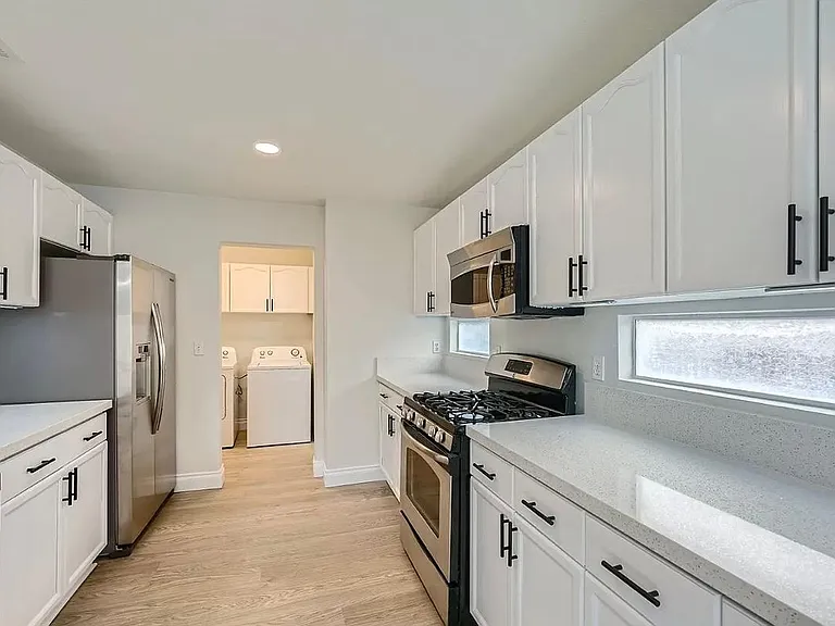 3328 Epson St — Photo 10