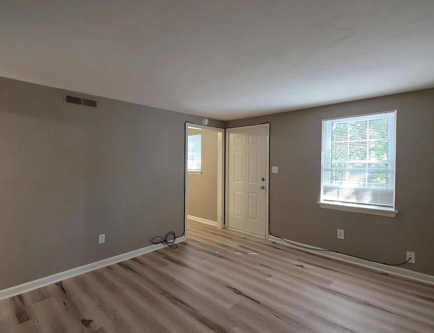1561 Blanton Ave SE — Photo 3