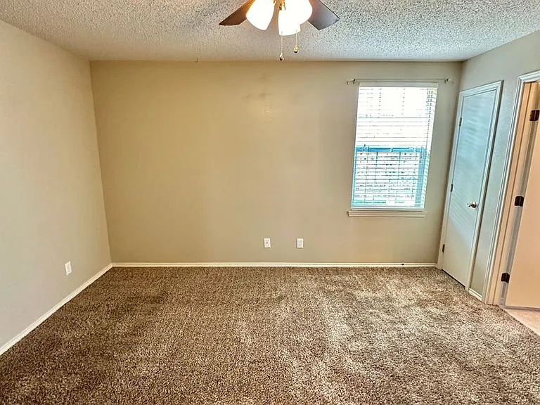 1206 Elmo Ln — Photo 19