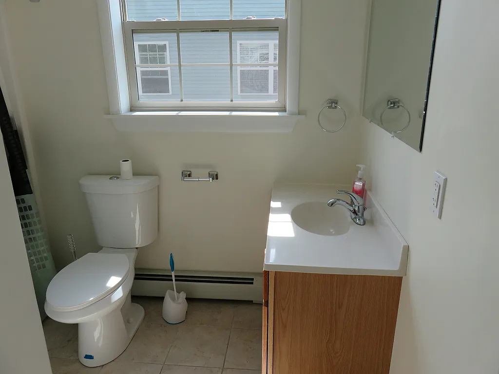 135A Kendall- Move in 8/1/2026 — Photo 4