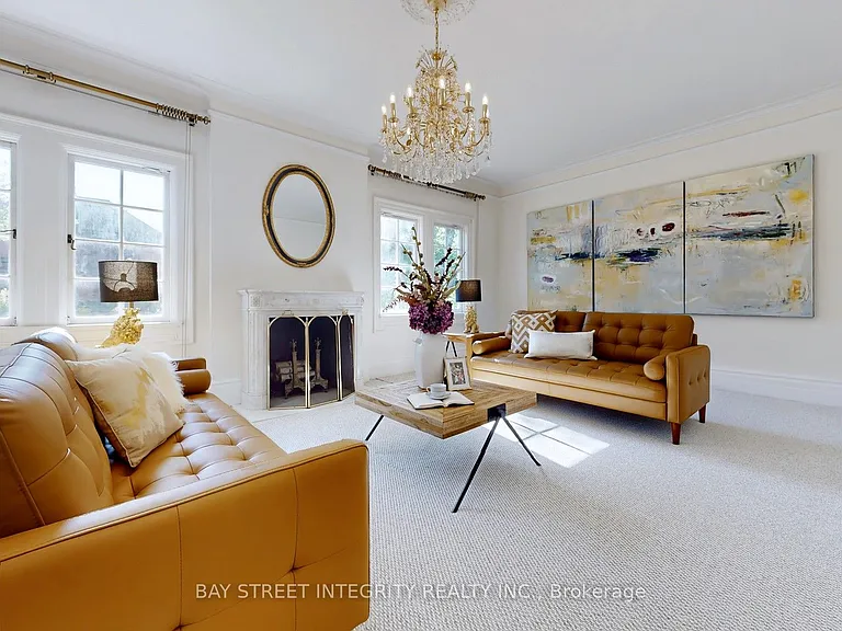 184 Heath St W — Photo 3
