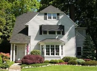 1214 Overlook Rd, Lakewood, OH 44107