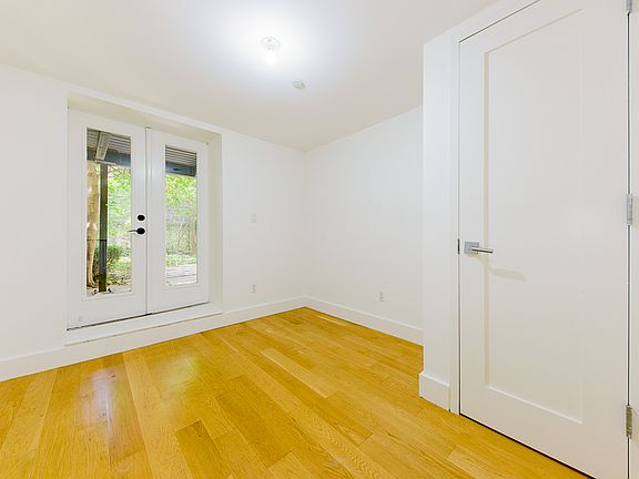 4th image of 419 W 48th St #1