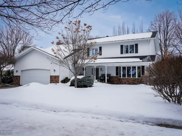 3007 Par St N, Fargo, ND 58102