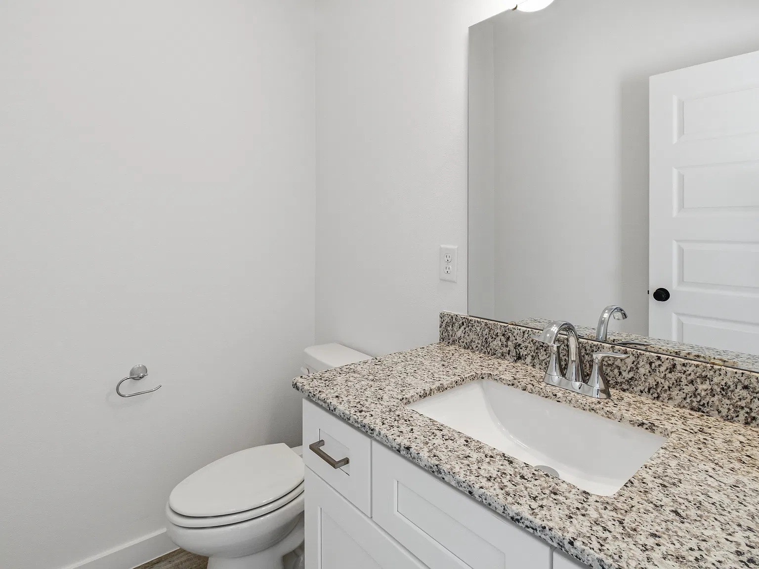 2 bed, 1093 sqft, $1,550 — Photo 4