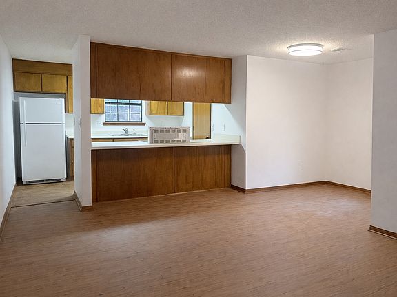 5th image of 1390 Pinnacle Dr