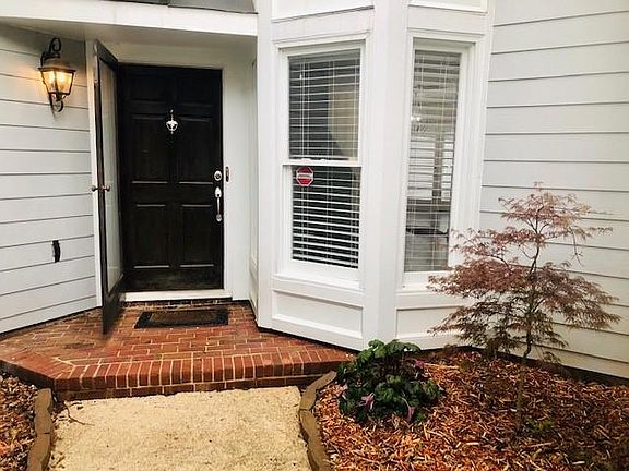 Charming entry to townhome
