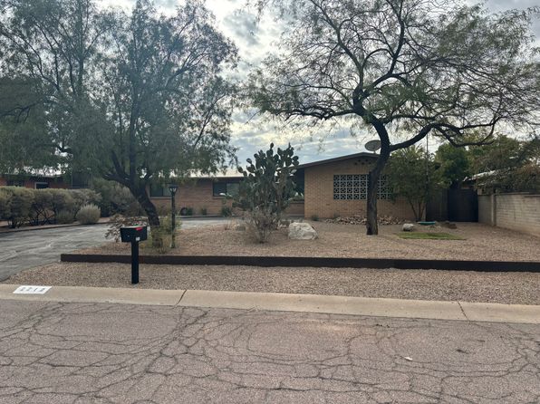 2212 E Florence Dr