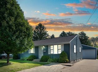 621 S 6th St, De Pere, WI 54115