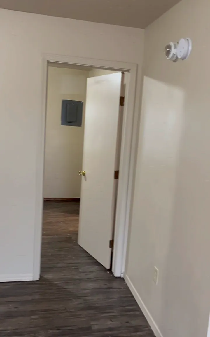1401 SW E Ave — Photo 2